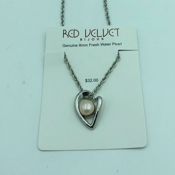 Pearl Necklace - Picture 2 of 5